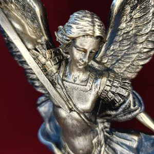 Escultura del Arcángel Miguel